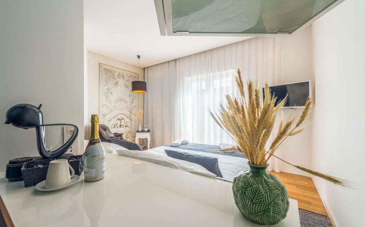Central Rooms In Old Town By Belmont Realty Zadar Eksteriør bilde